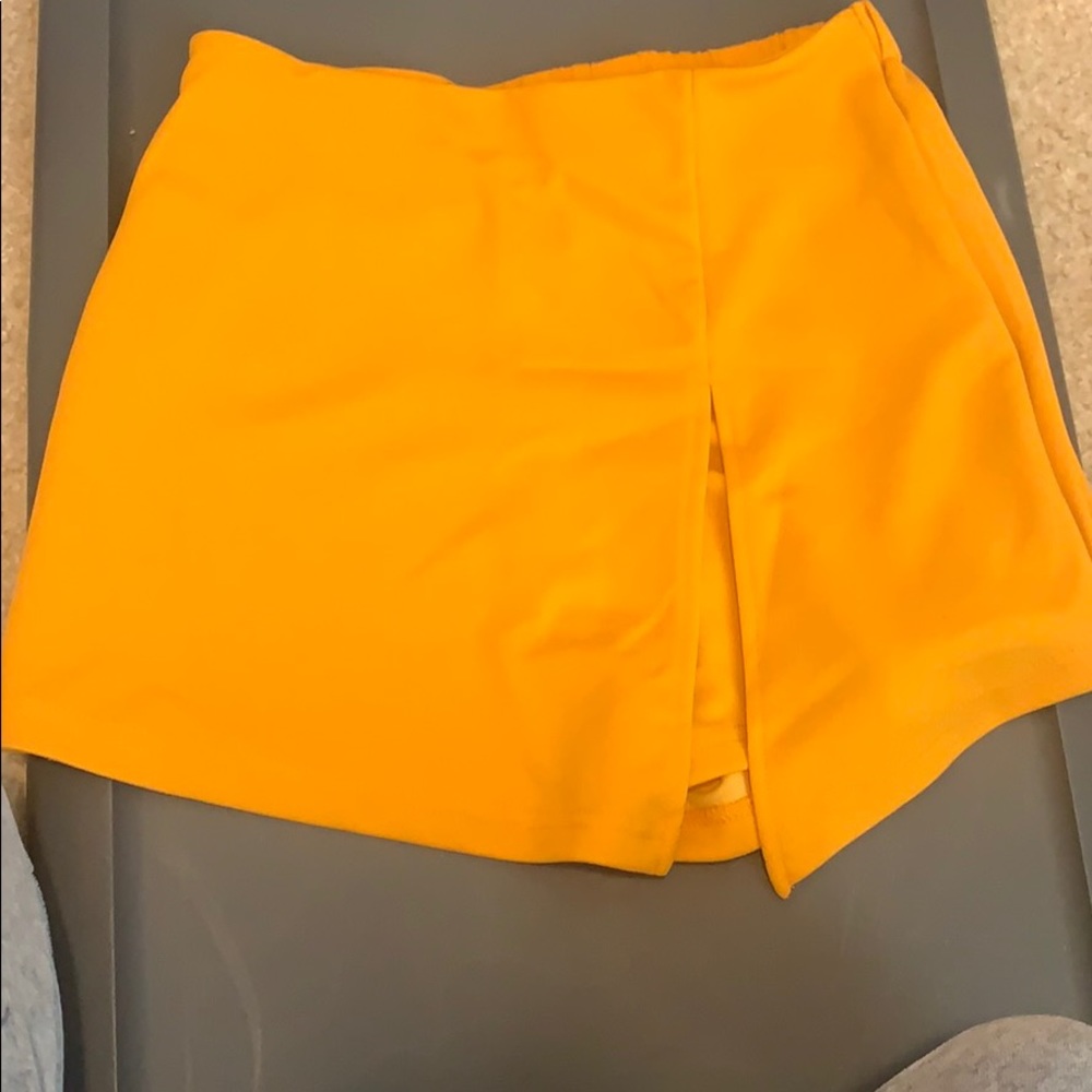 SOLD‼️HP⭐️Yellow Skort brand NEW! - Picture 3 of 7